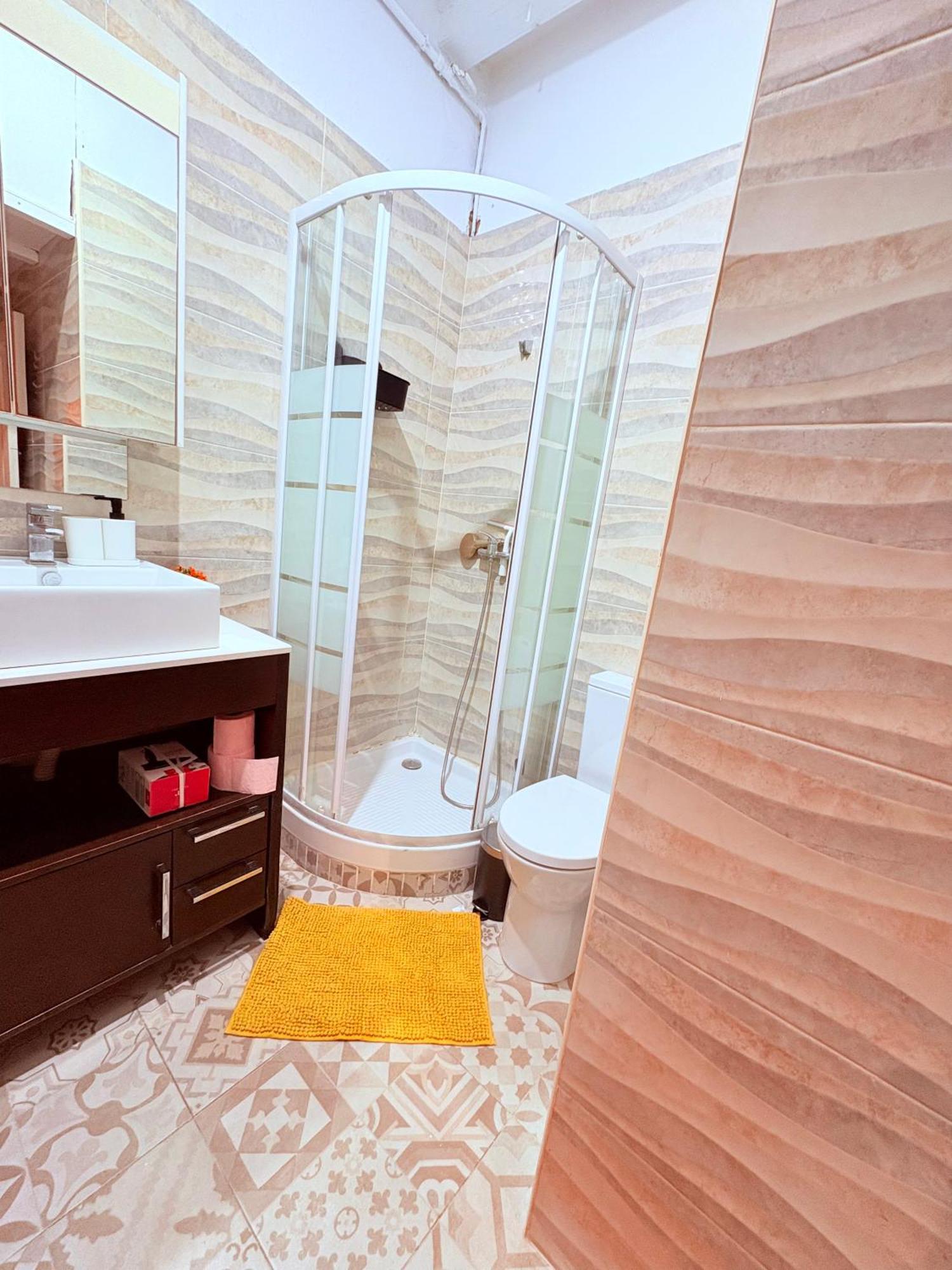 Amazing And Stylish Flat For 4 People With Breakfast Included 2 Blocks Away From Poblenou Apartamento *