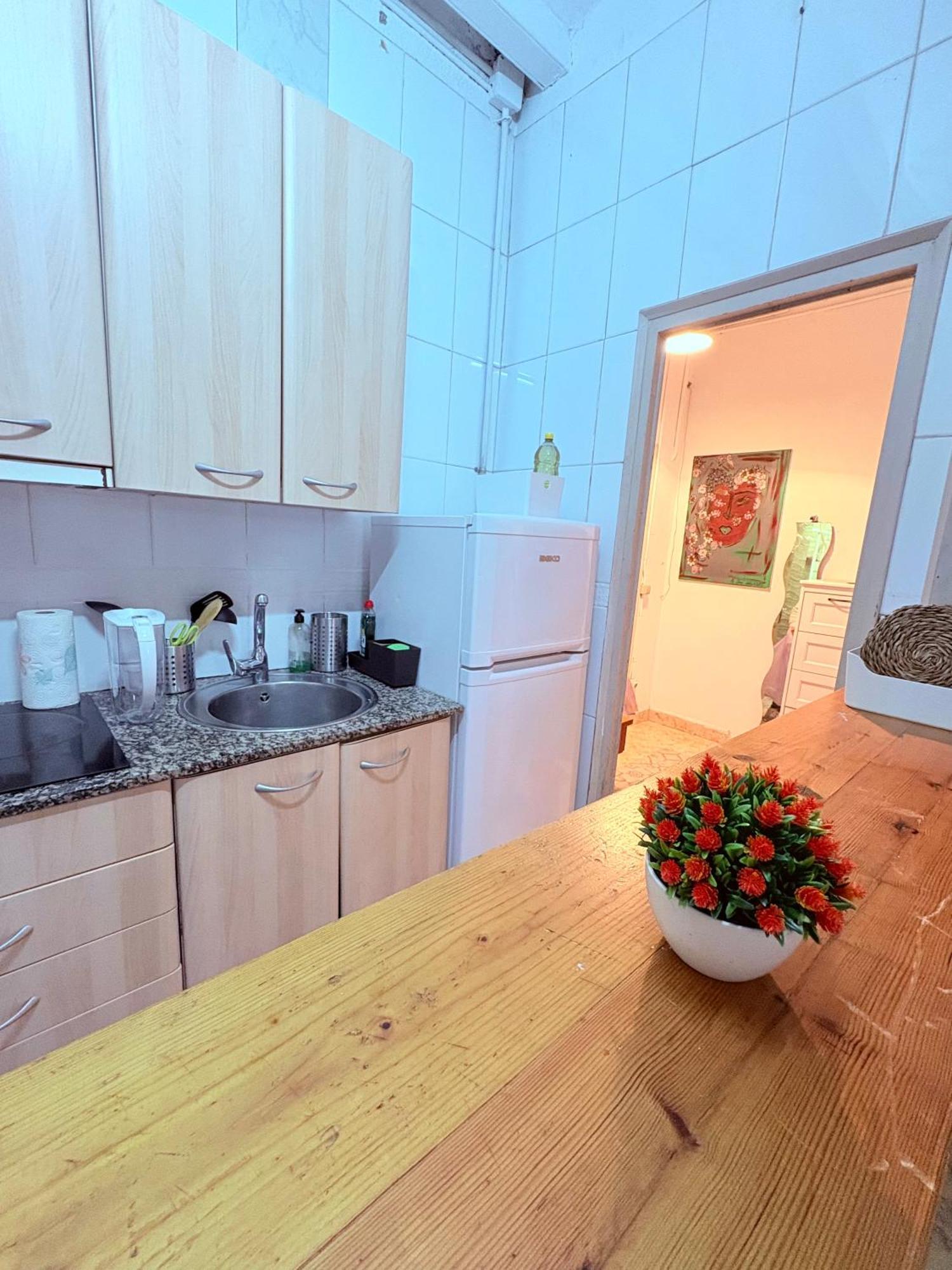 Amazing And Stylish Flat For 4 People With Breakfast Included 2 Blocks Away From Poblenou Apartamento
